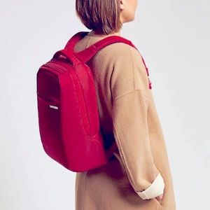 ISO - Incase Icon Dot backpack